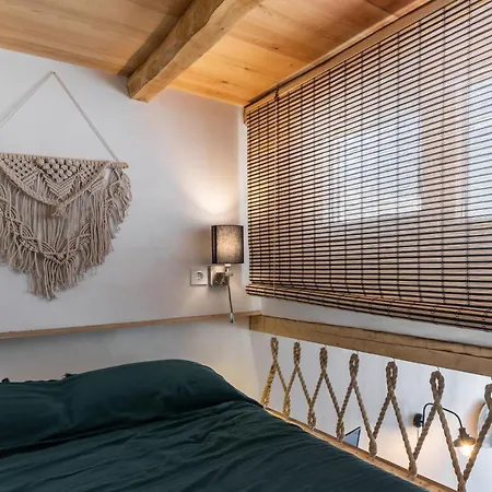 Turquoise Boathouse In Klima Ii Apartment *